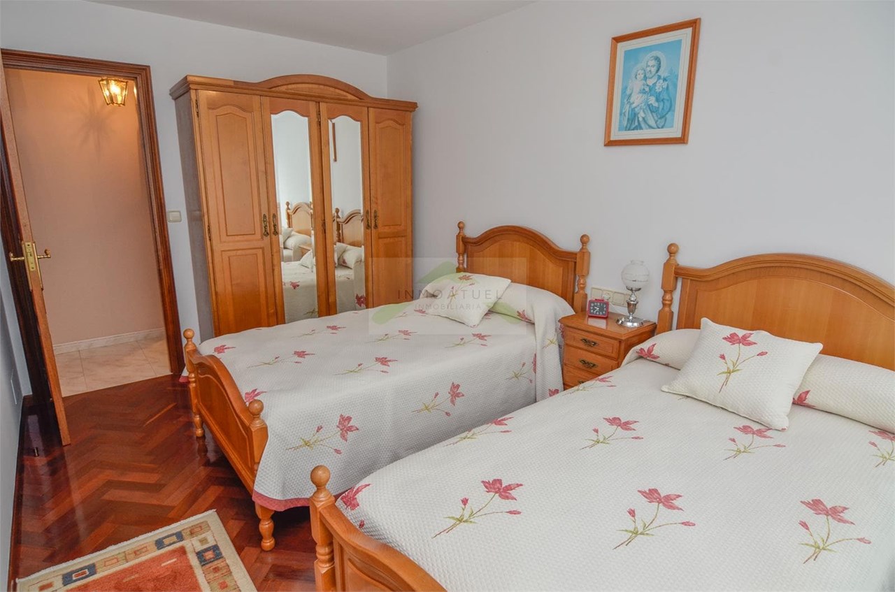 Foto 21 Piso completamente exterior y muy luminoso, zona Ventorrillo (Avenida Finieterre).- 