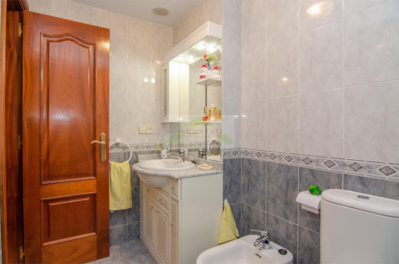 Foto 24 Piso completamente exterior y muy luminoso, zona Ventorrillo (Avenida Finieterre).- 