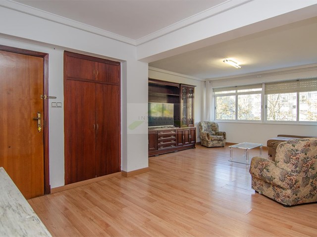 Piso de 123m2 útiles sobre Avenida Arteixo (frente a Vioño).-  - A Coruña