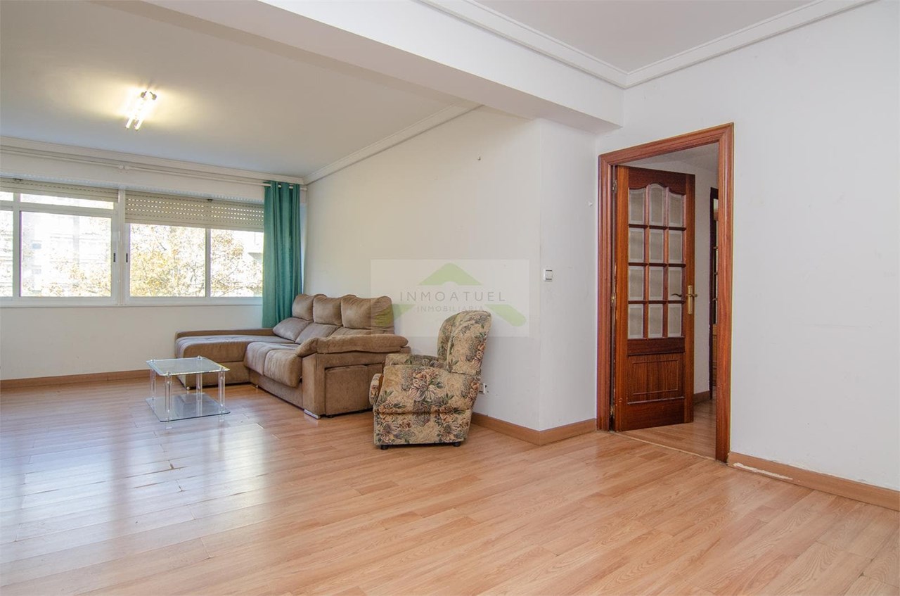 Foto 2 Piso de 123m2 útiles sobre Avenida Arteixo (frente a Vioño).- 