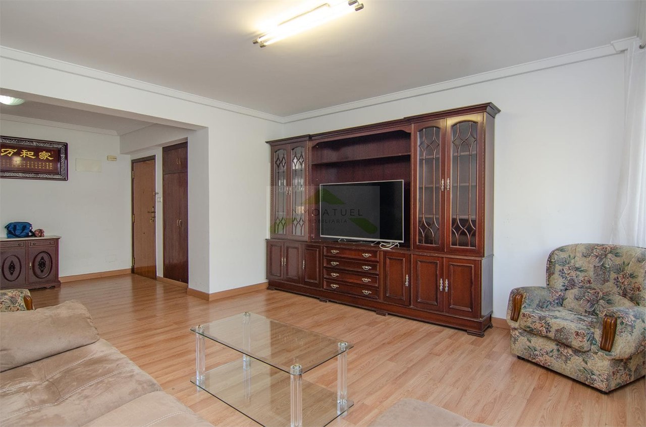 Foto 4 Piso de 123m2 útiles sobre Avenida Arteixo (frente a Vioño).- 