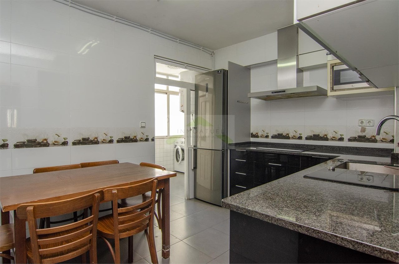 Foto 5 Piso de 123m2 útiles sobre Avenida Arteixo (frente a Vioño).- 