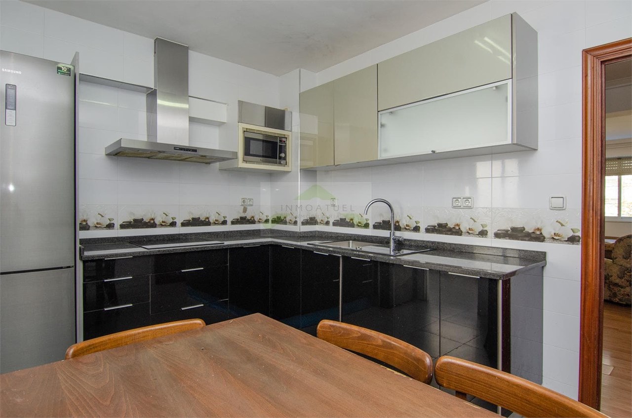 Foto 6 Piso de 123m2 útiles sobre Avenida Arteixo (frente a Vioño).- 