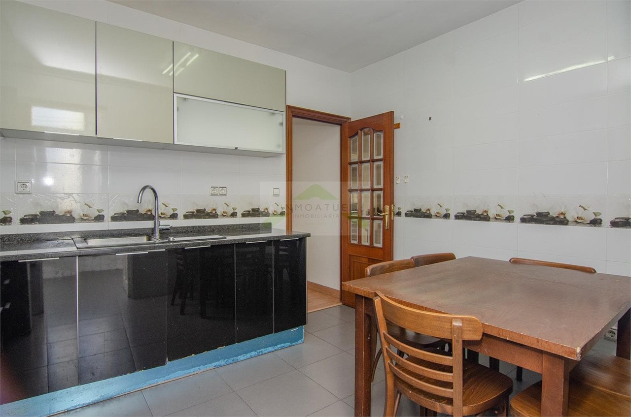 Foto 7 Piso de 123m2 útiles sobre Avenida Arteixo (frente a Vioño).- 