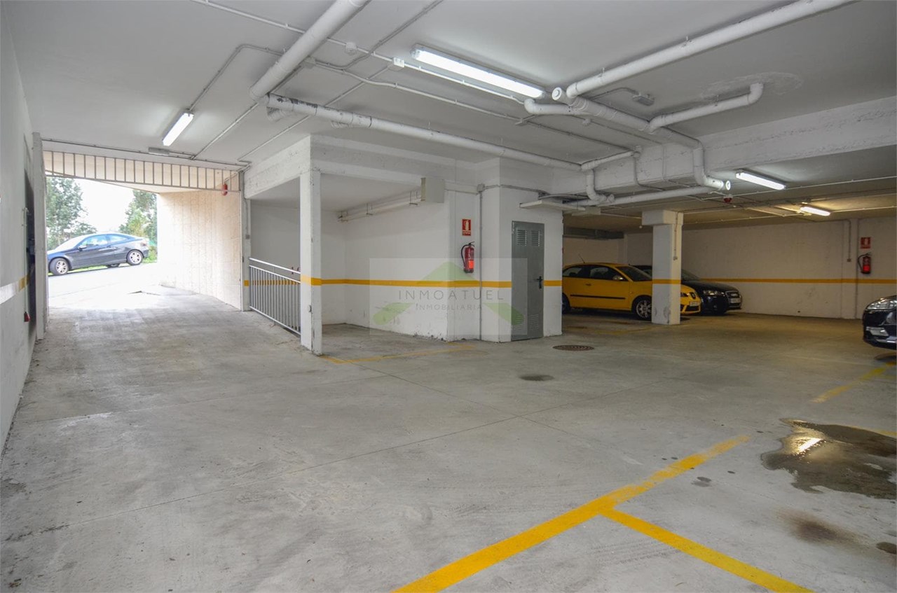 Foto 26 Piso de 59m2 útiles (año 2009)  con garaje y trastero, zona Meicende (a 10 minutos de Coruña).- 