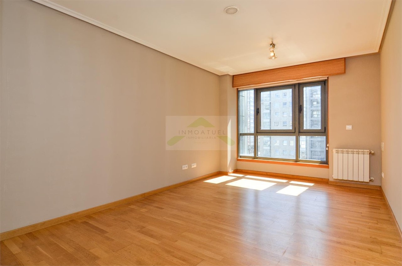 Foto 1 Piso de 75m2, zona Parque de Vioño (incluye garaje y trastero).-  