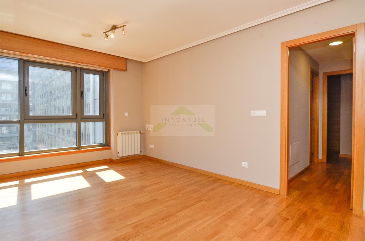 Foto 2 Piso de 75m2, zona Parque de Vioño (incluye garaje y trastero).-  