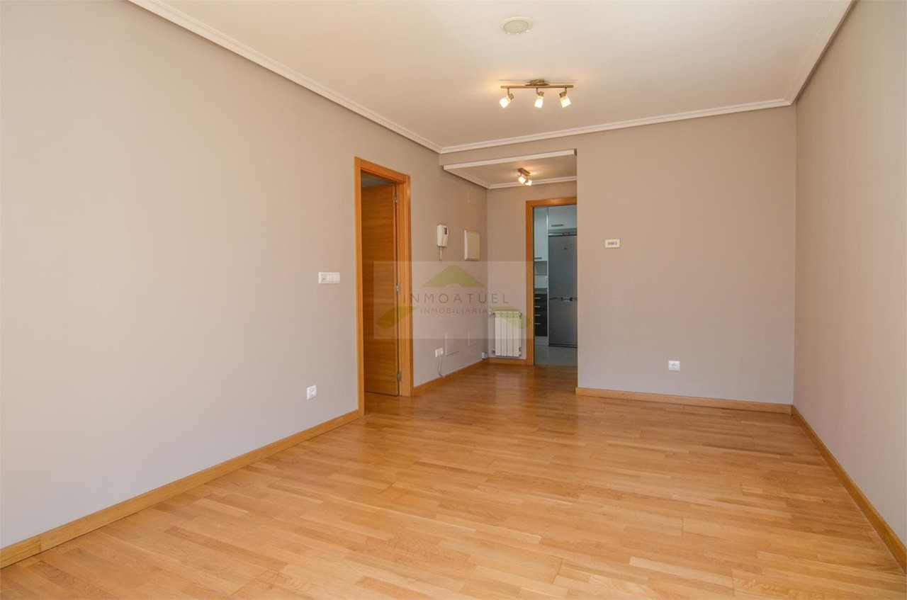 Foto 3 Piso de 75m2, zona Parque de Vioño (incluye garaje y trastero).-  