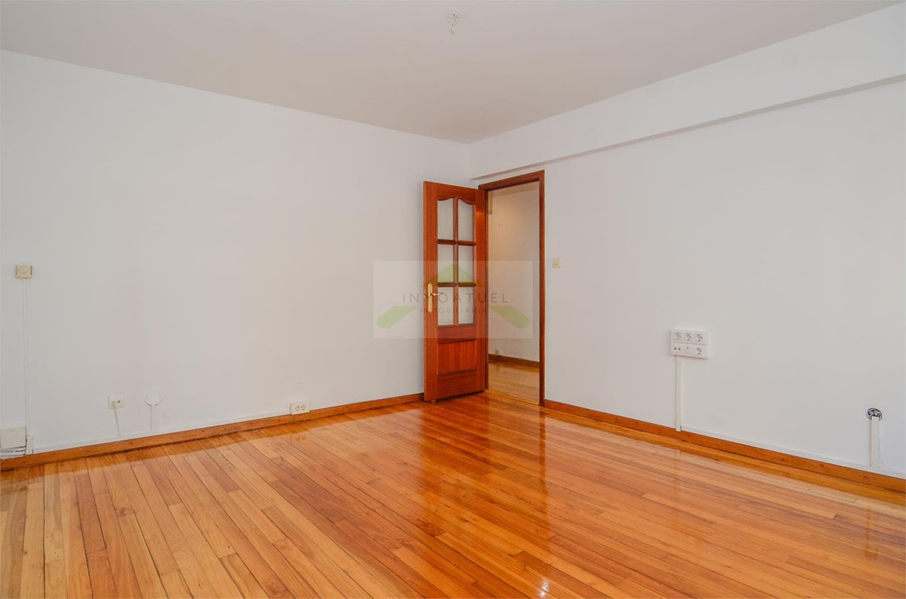 Foto 12 Piso de 80m2 con ascensor, zona Juan Flórez.- 