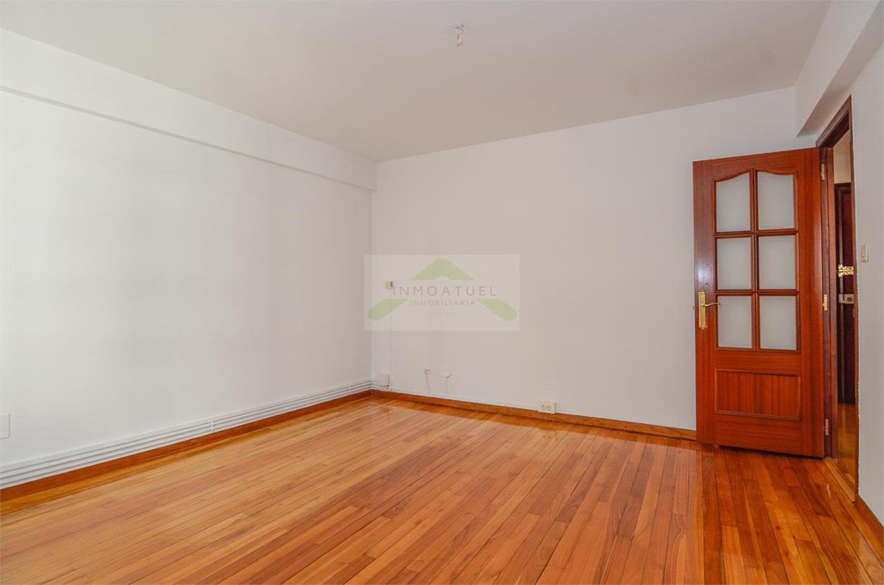 Foto 13 Piso de 80m2 con ascensor, zona Juan Flórez.- 