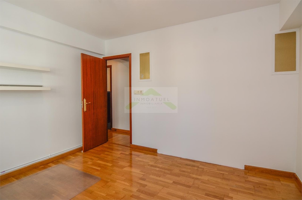 Foto 19 Piso de 80m2 con ascensor, zona Juan Flórez.- 