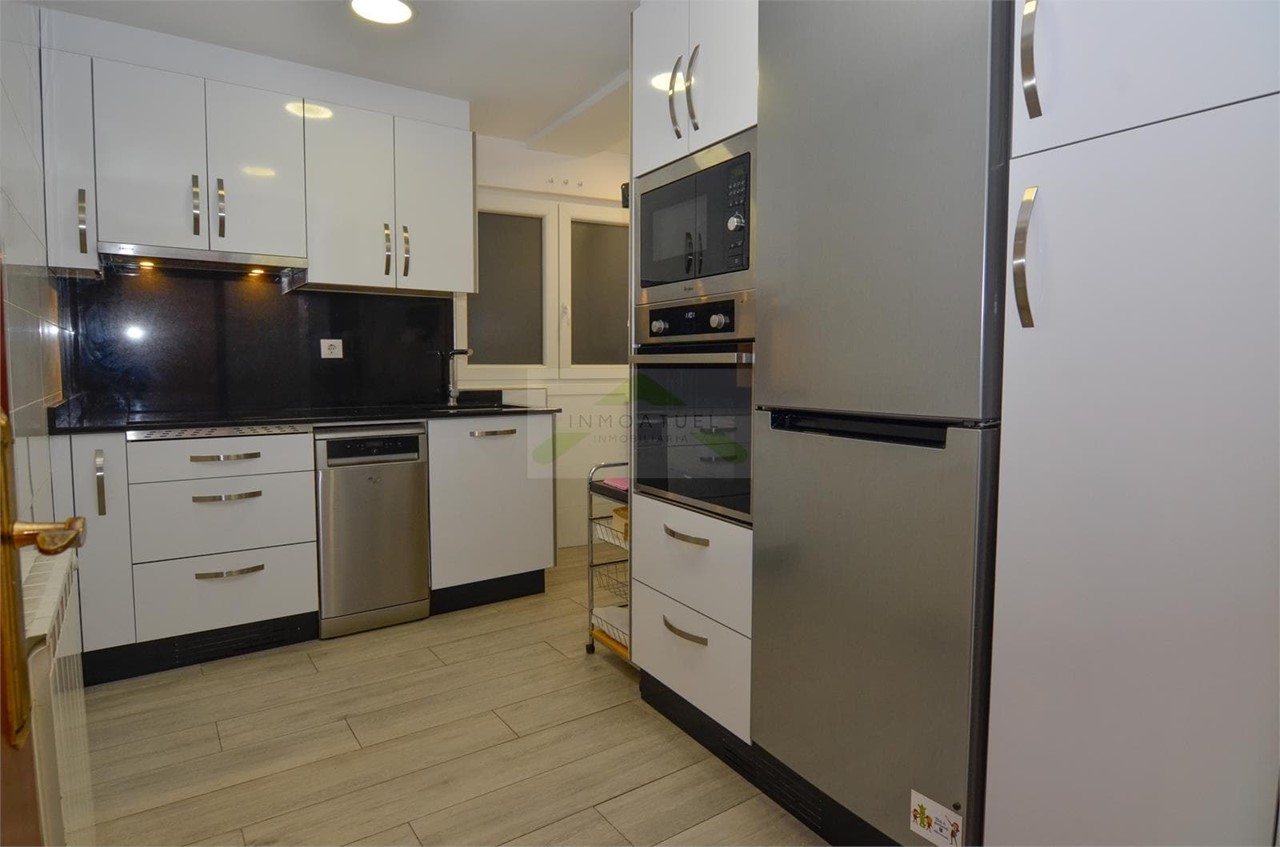 Foto 1 Piso de 80m2 con ascensor, zona Juan Flórez.- 