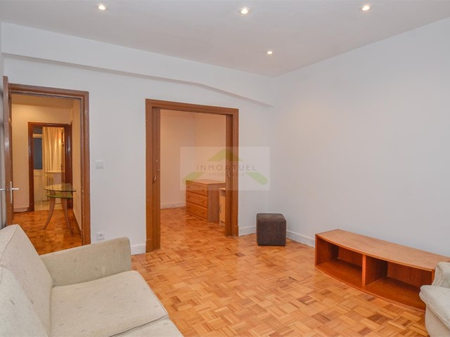 Piso de 81m2, exterior y con ascensor a solo 20 metros de Ronda Outeiro. Zona Sagrada Familia. - A Coruña