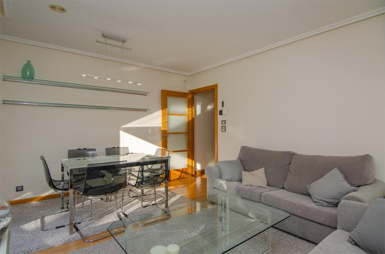 Foto 3 Piso de 84m2 con terraza , muy soleado y luminoso. Frente al Parque de Vioño.