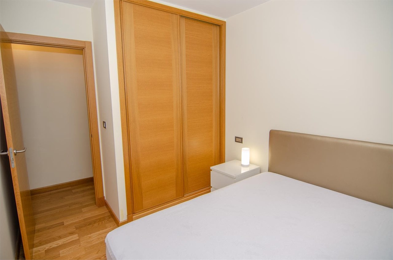 Foto 10 Piso de 84m2 exterior con balcón, zona Parque de Vioño.- 