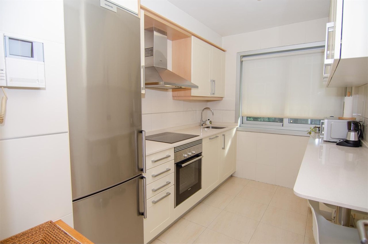Foto 4 Piso de 84m2 exterior con balcón, zona Parque de Vioño.- 