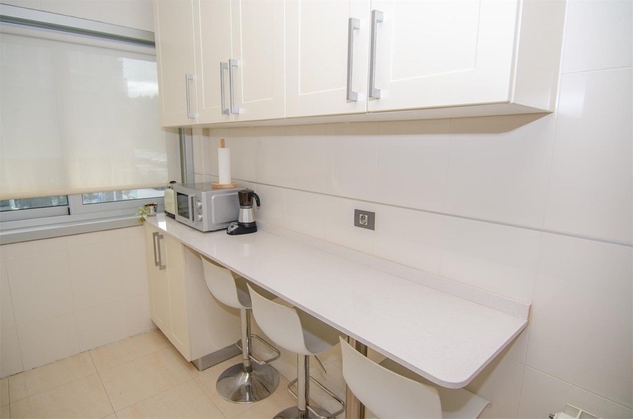 Foto 5 Piso de 84m2 exterior con balcón, zona Parque de Vioño.- 