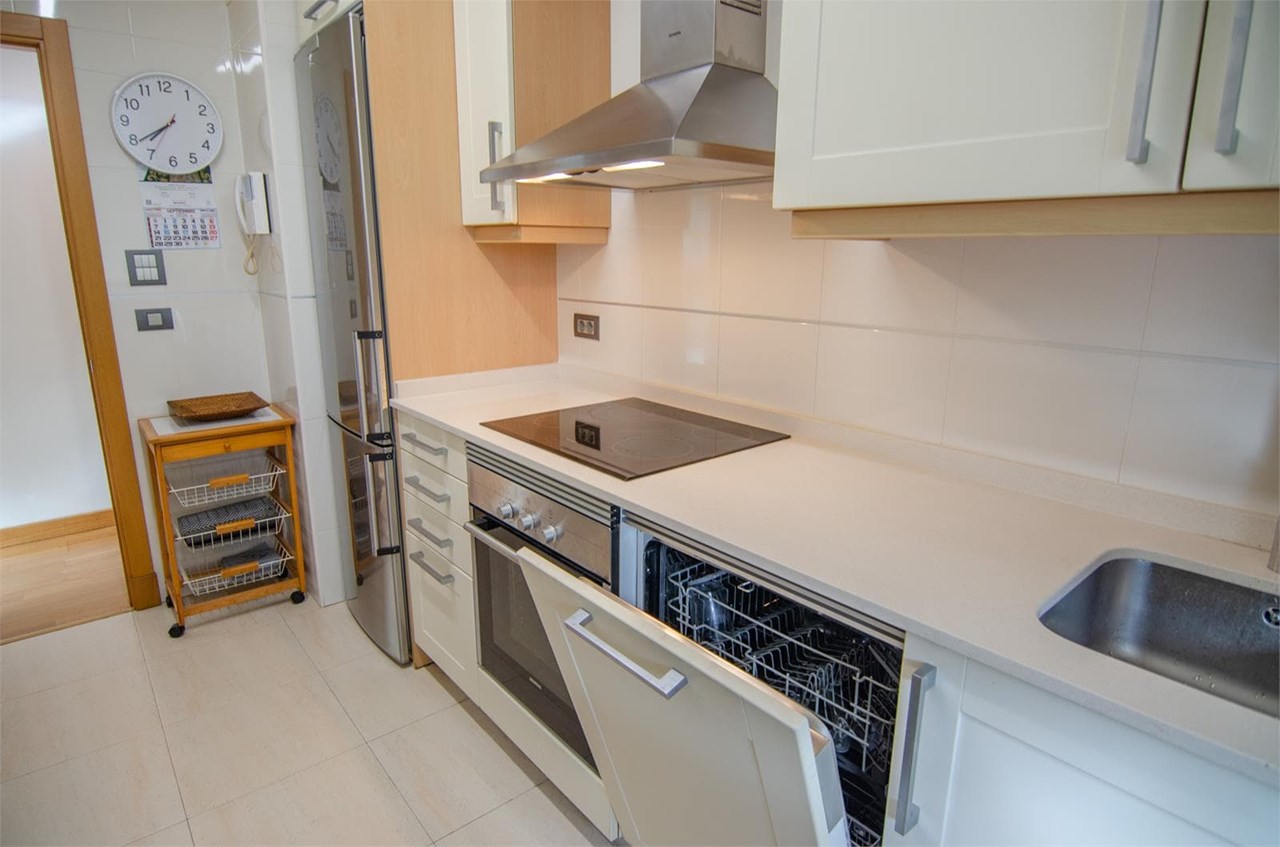 Foto 6 Piso de 84m2 exterior con balcón, zona Parque de Vioño.- 