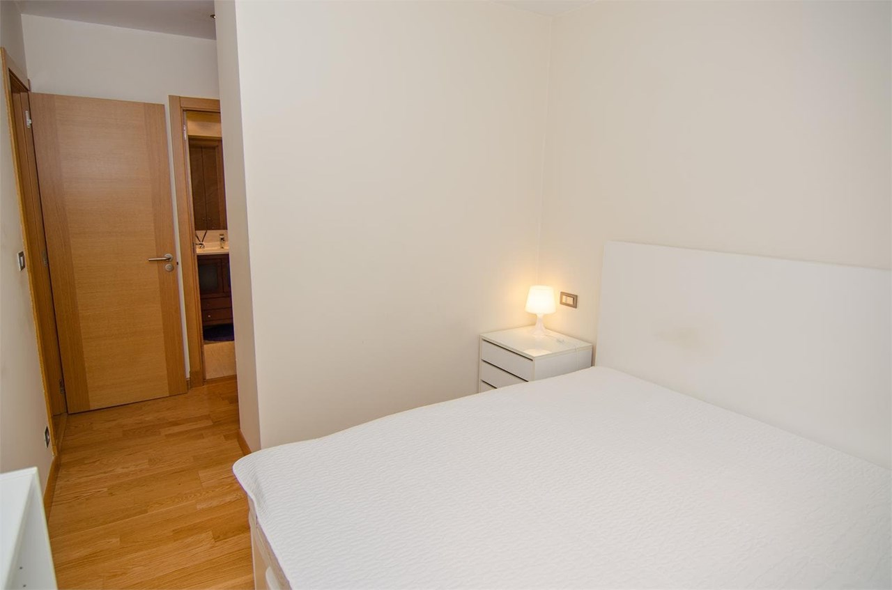 Foto 8 Piso de 84m2 exterior con balcón, zona Parque de Vioño.- 