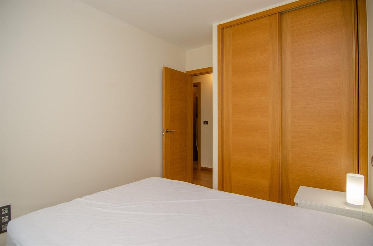 Foto 14 Piso de 84m2 exterior con balcón, zona Parque de Vioño.-