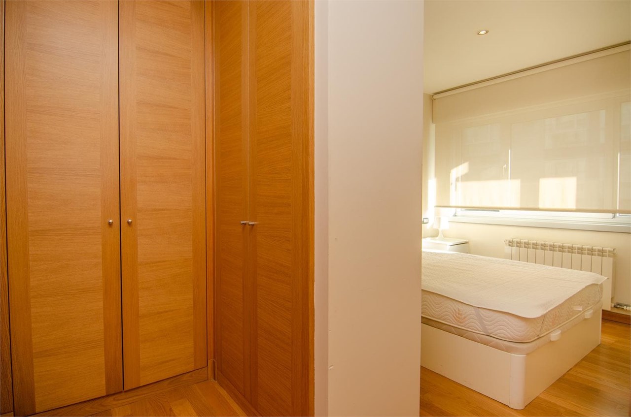 Foto 15 Piso de 84m2 exterior con balcón, zona Parque de Vioño.-