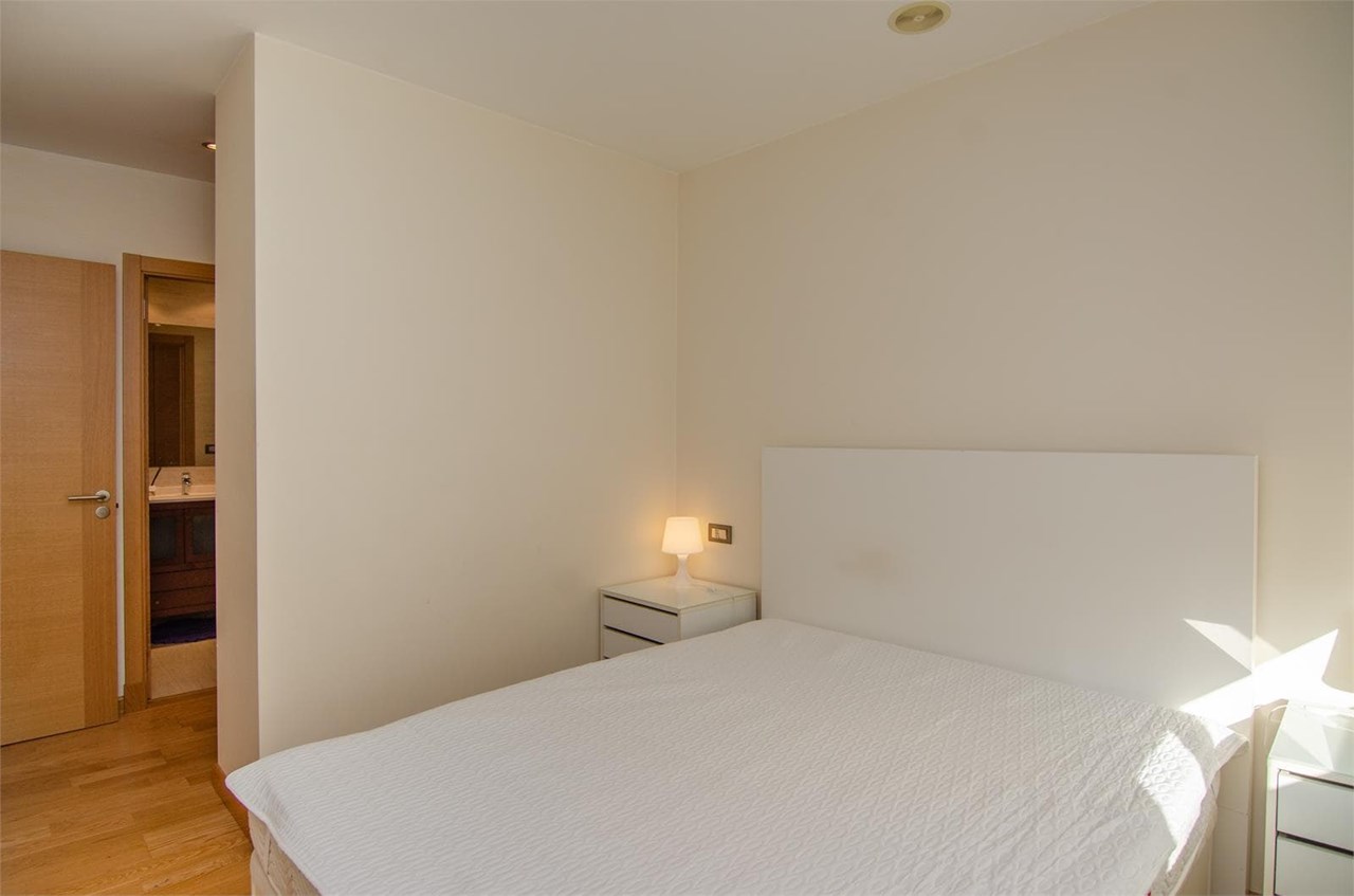 Foto 18 Piso de 84m2 exterior con balcón, zona Parque de Vioño.-