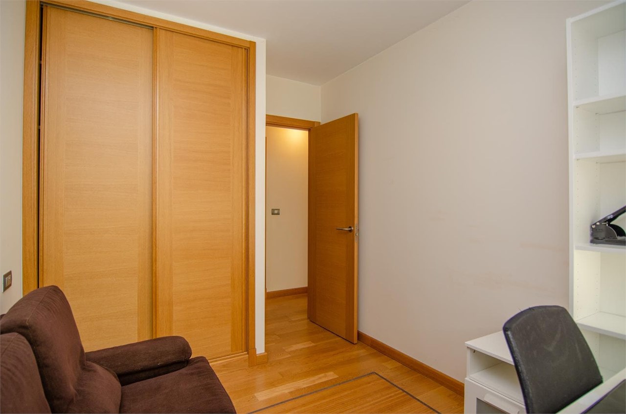 Foto 25 Piso de 84m2 exterior con balcón, zona Parque de Vioño.-