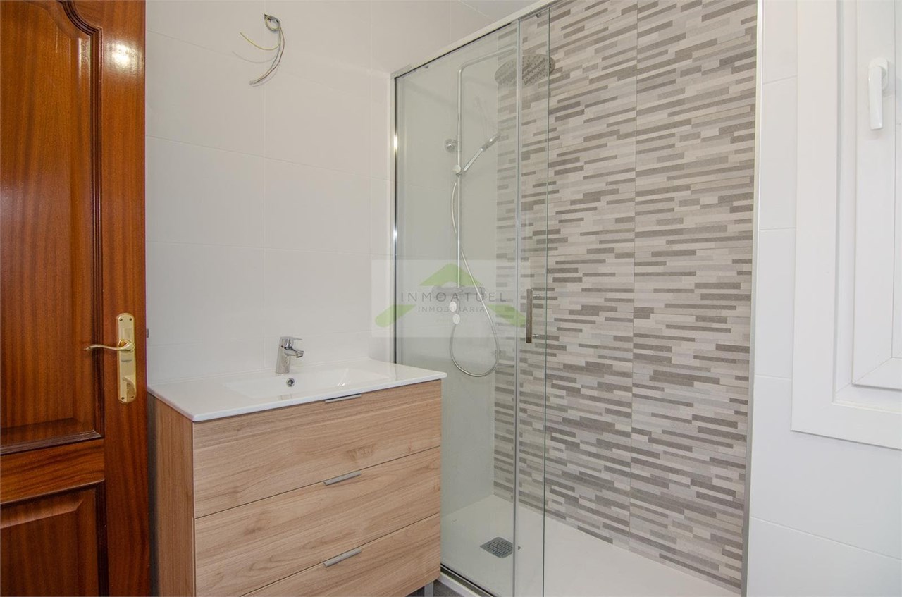 Foto 9 Piso de 86 m² exterior, reformado a estrenar, junto a la Ronda de Outeiro (próximo a Av.Arteixo).