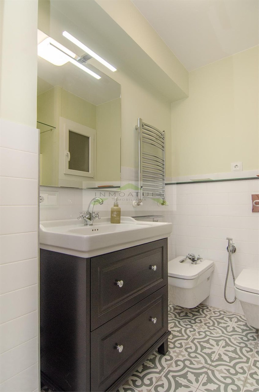 Foto 15 Piso exterior completamente reformado, zona Mallos (Listo para vivir).- 