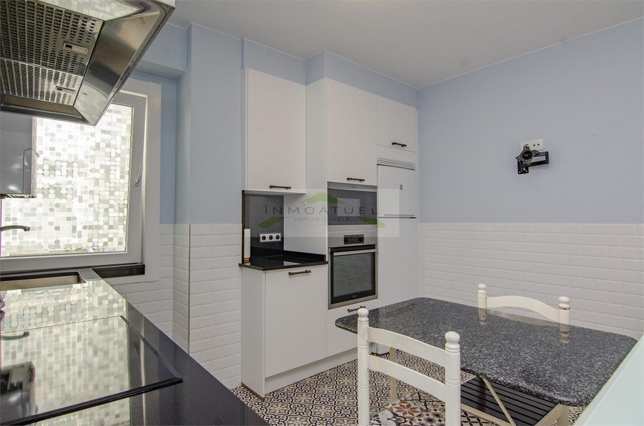 Foto 5 Piso exterior completamente reformado, zona Mallos (Listo para vivir).- 