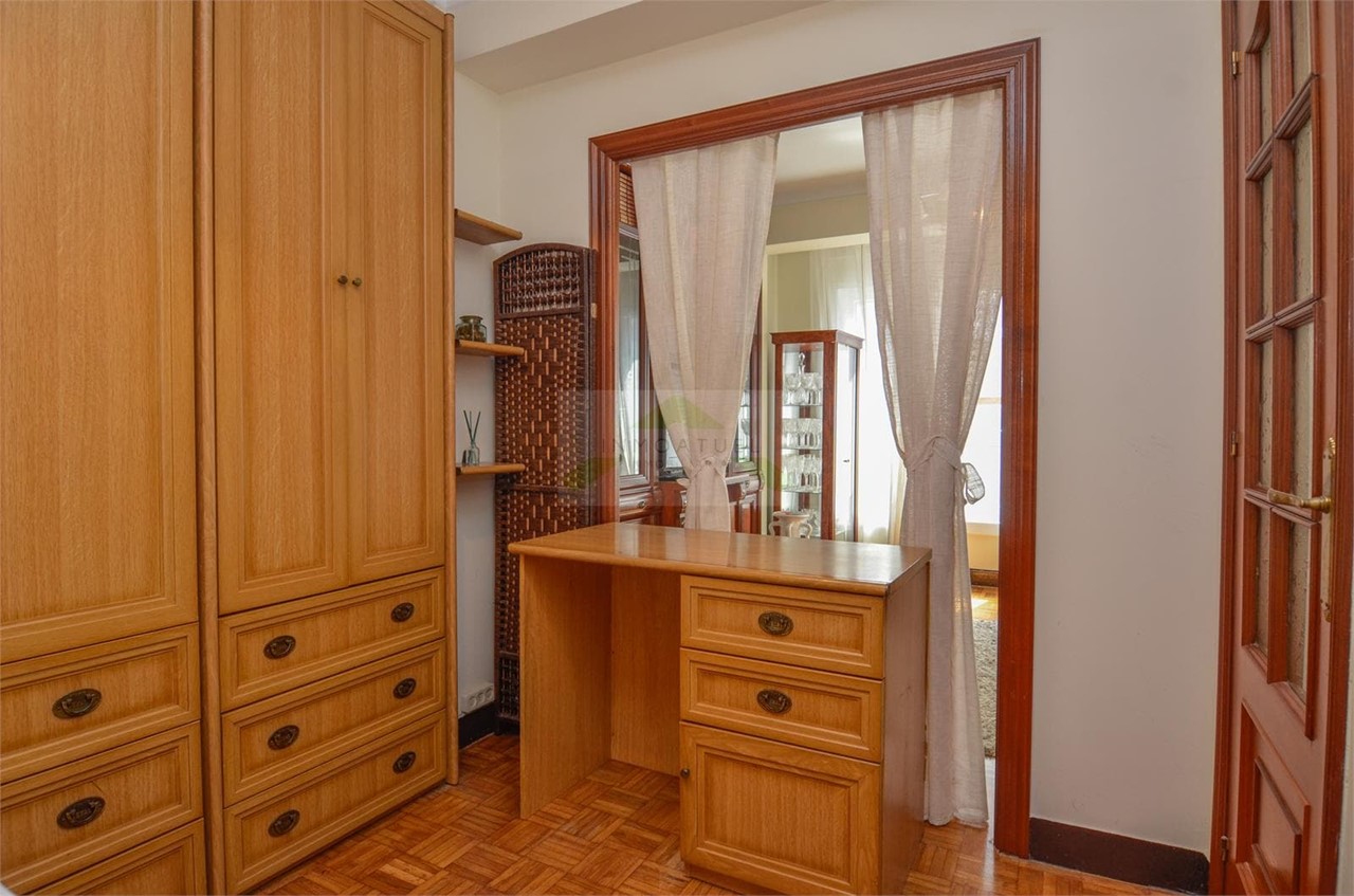 Foto 16 Piso exterior de 64m2 con ascensor, zona Los Mallos.- 