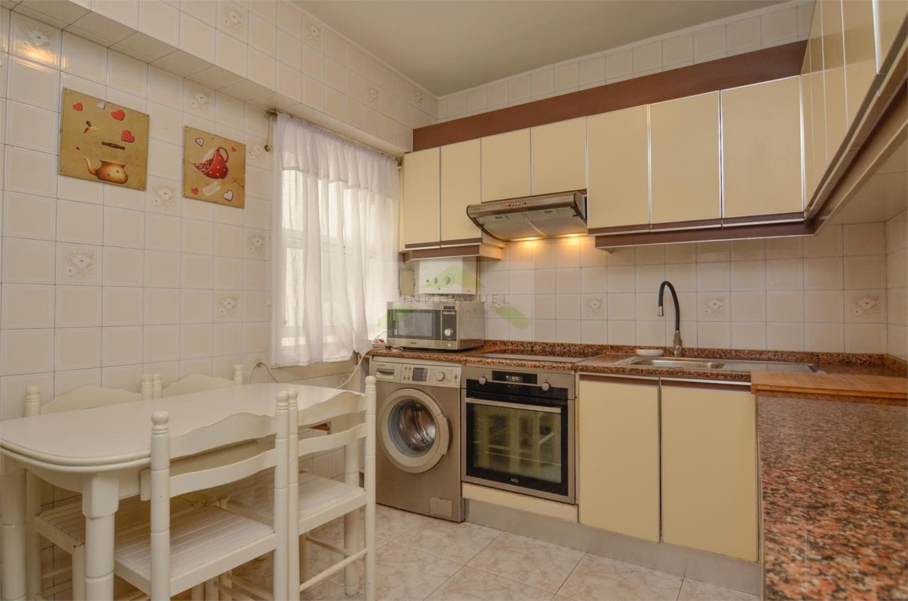 Foto 4 Piso exterior de 64m2 con ascensor, zona Los Mallos.- 