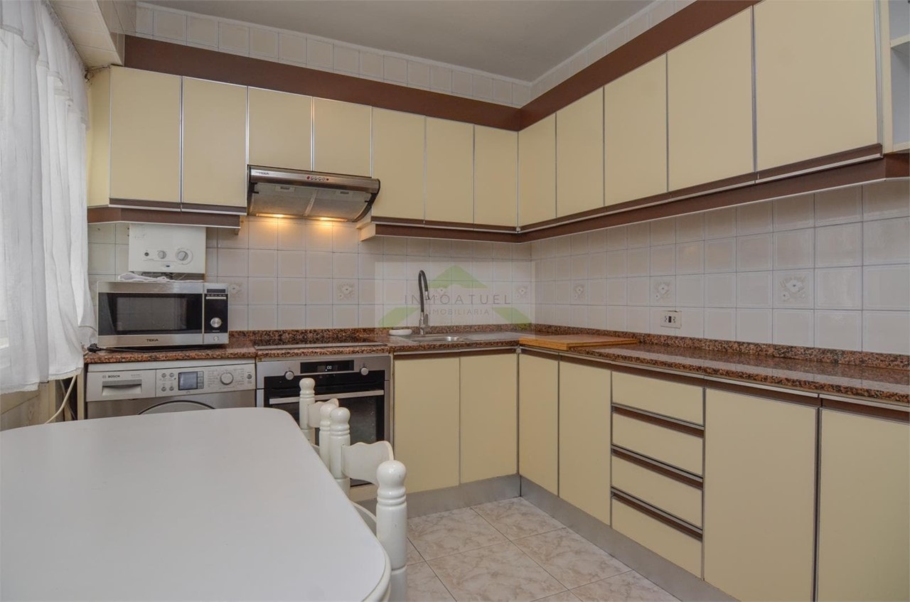 Foto 5 Piso exterior de 64m2 con ascensor, zona Los Mallos.- 