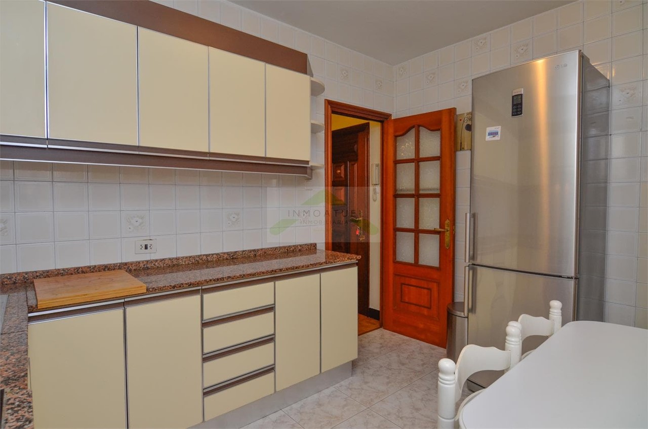 Foto 6 Piso exterior de 64m2 con ascensor, zona Los Mallos.- 