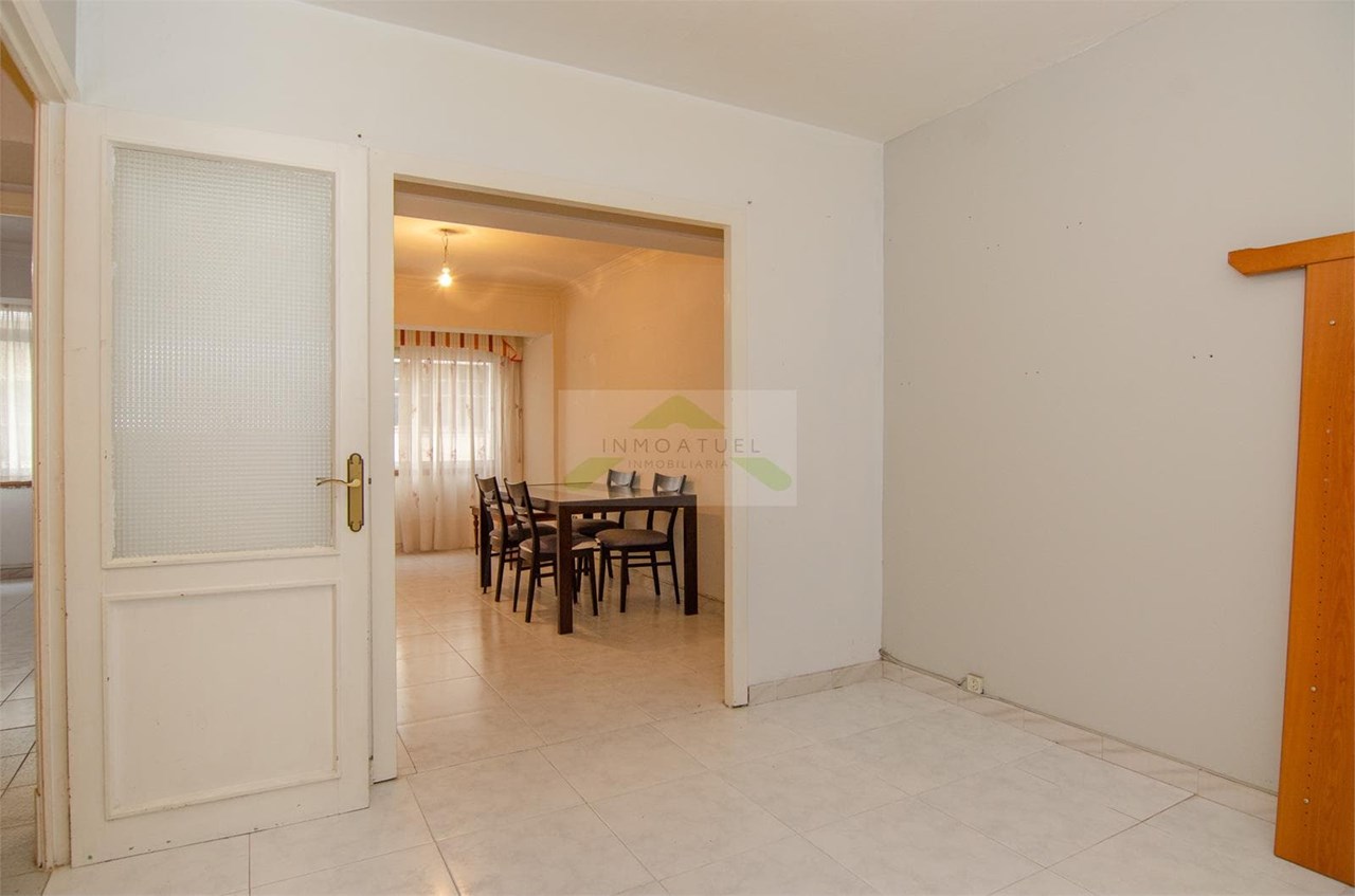 Foto 17 Piso exterior de 75m2, zona Mallos (a menos de 200 metros de la Estación de trenes - Intermodal).- 