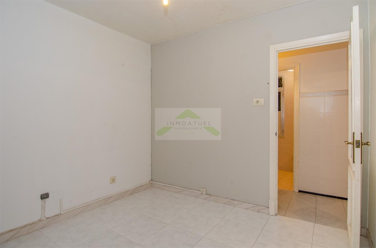 Foto 18 Piso exterior de 75m2, zona Mallos (a menos de 200 metros de la Estación de trenes - Intermodal).- 