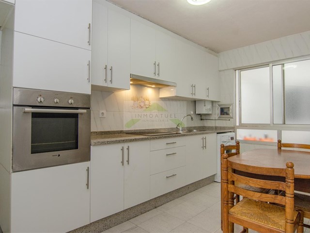 Piso exterior de 75m2, zona Mallos (a menos de 200 metros de la Estación de trenes - Intermodal).-  - A Coruña