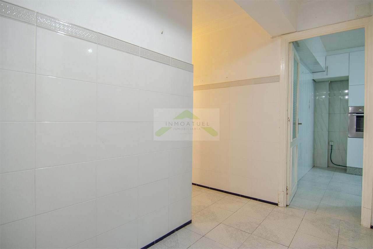 Foto 25 Piso exterior de 75m2, zona Mallos (a menos de 200 metros de la Estación de trenes - Intermodal).- 