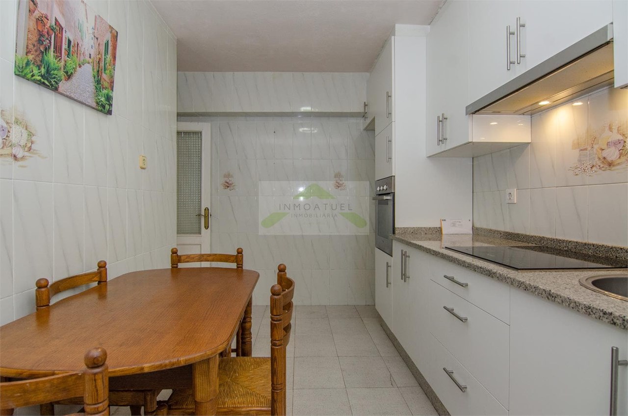 Foto 3 Piso exterior de 75m2, zona Mallos (a menos de 200 metros de la Estación de trenes - Intermodal).- 