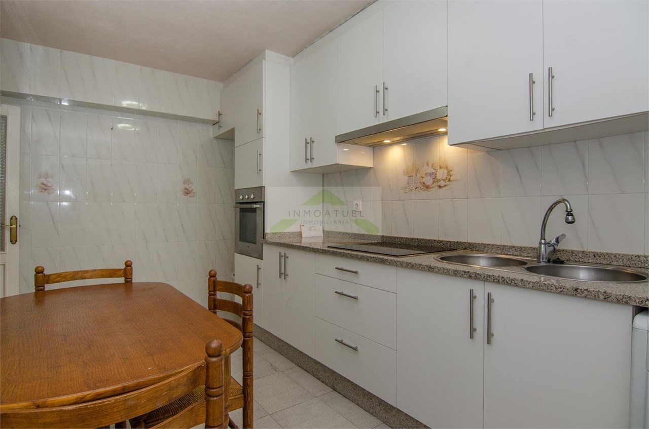 Foto 4 Piso exterior de 75m2, zona Mallos (a menos de 200 metros de la Estación de trenes - Intermodal).- 