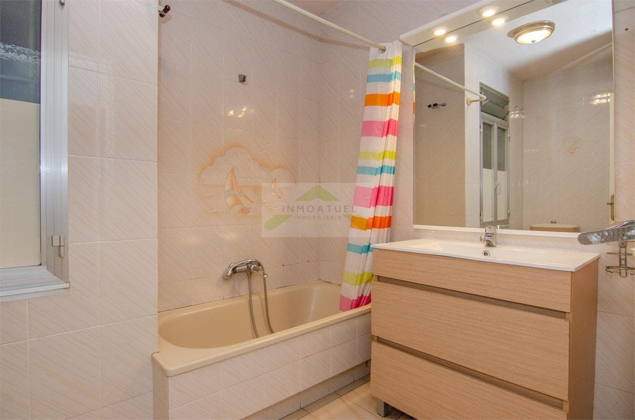 Foto 5 Piso exterior de 75m2, zona Mallos (a menos de 200 metros de la Estación de trenes - Intermodal).- 