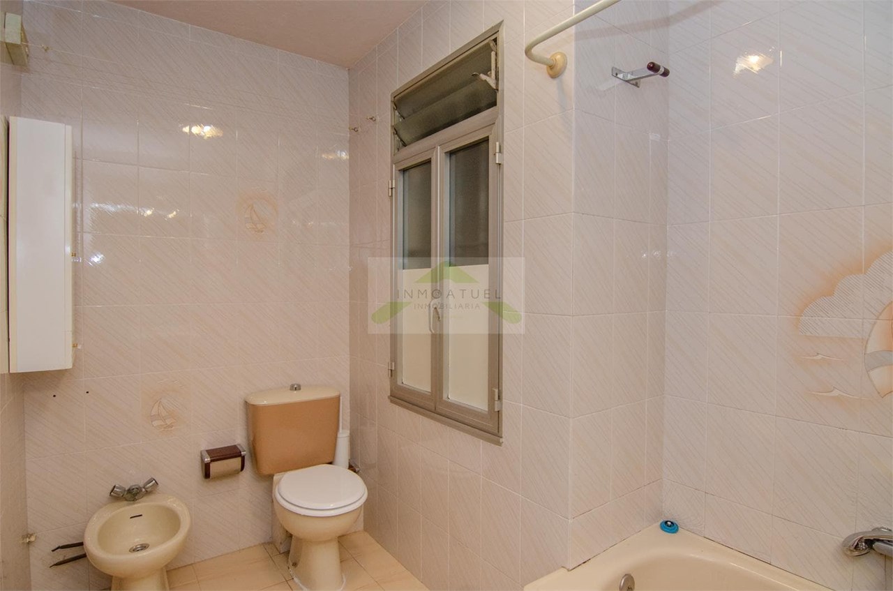 Foto 8 Piso exterior de 75m2, zona Mallos (a menos de 200 metros de la Estación de trenes - Intermodal).- 