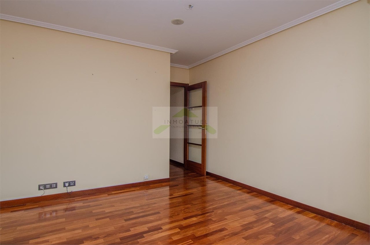 Foto 13 Piso exterior de 77m2 con vistas despejadas al Parque de Vioño.-