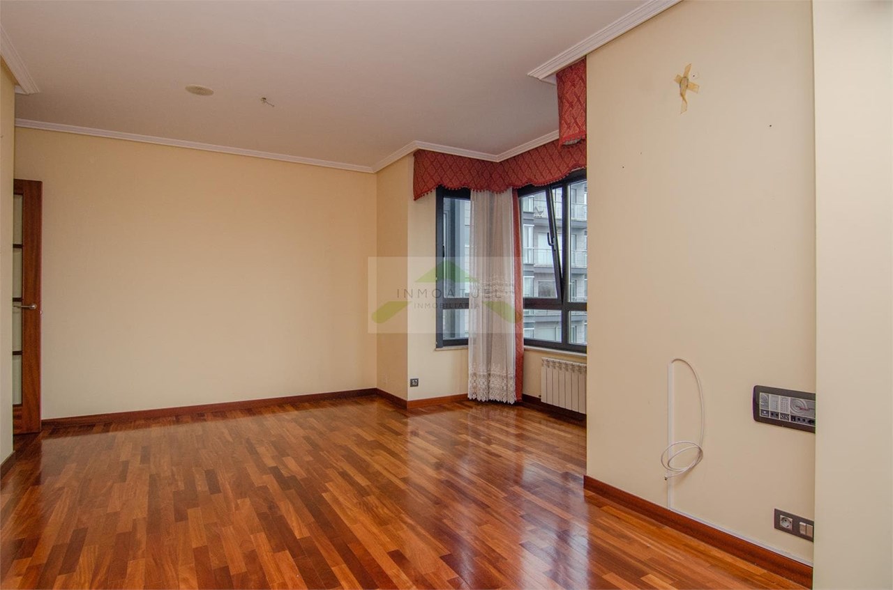 Foto 14 Piso exterior de 77m2 con vistas despejadas al Parque de Vioño.-