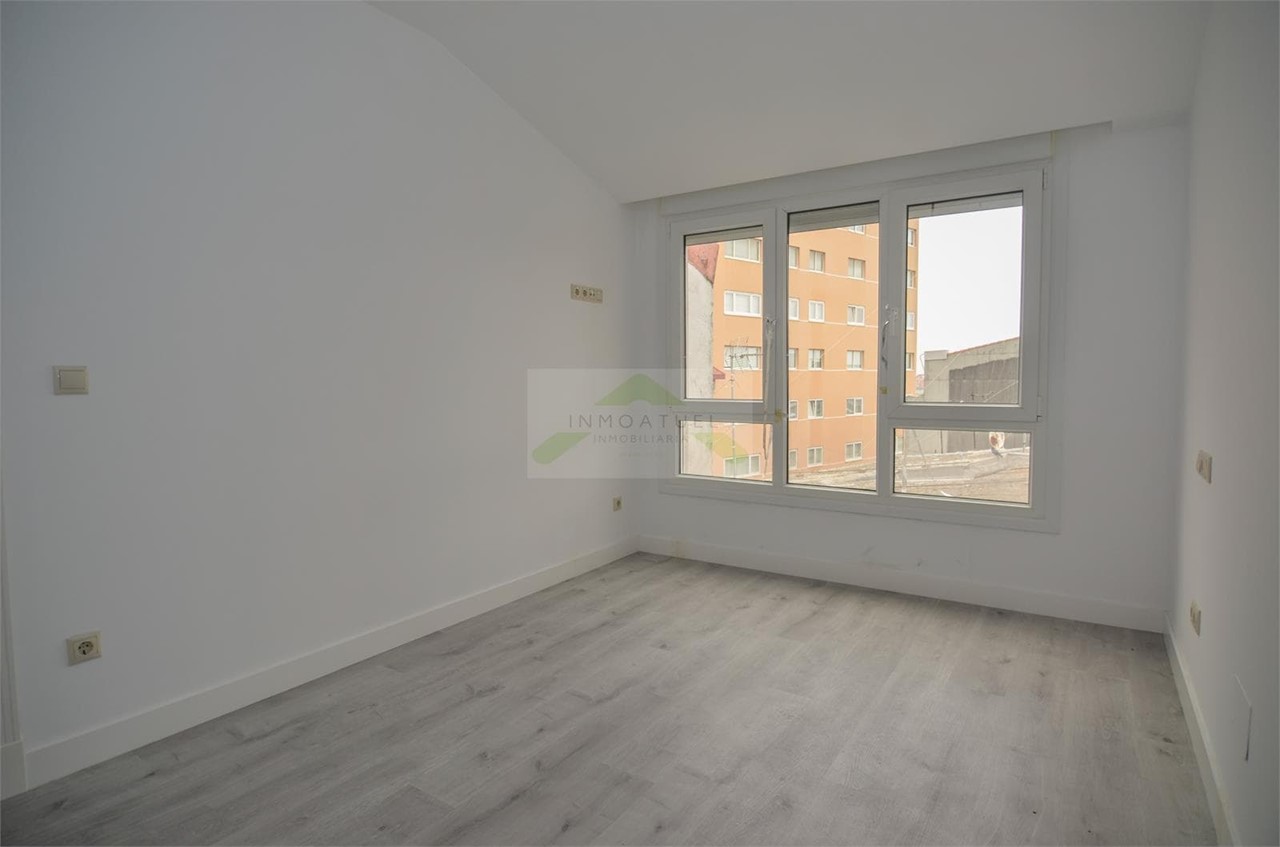 Foto 16 Piso exterior de 89m2 completamente reformado, próximo a Parque Europa.- 