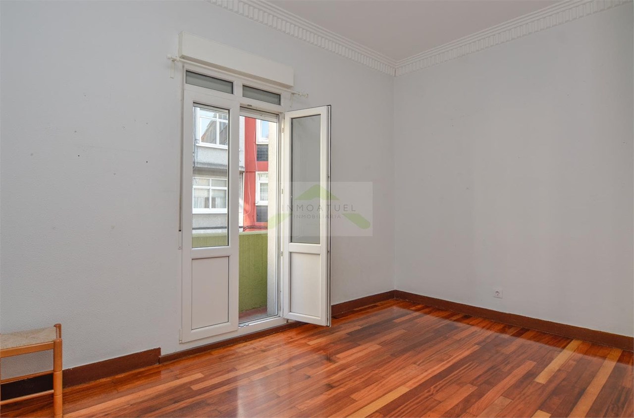 Foto 12 Piso luminoso de 85m2 con patio y sin amueblar, zona Mallos (Estación de trenes).
