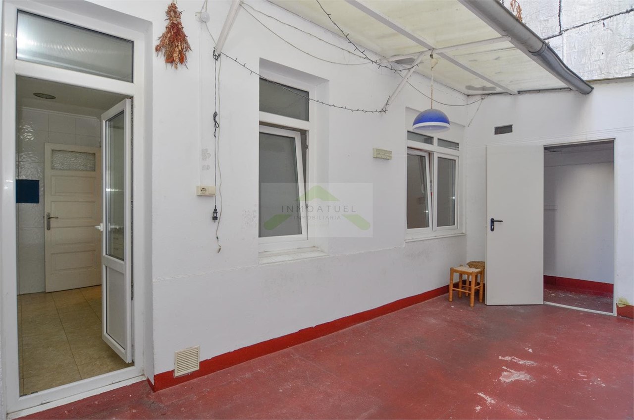 Foto 4 Piso luminoso de 85m2 con patio y sin amueblar, zona Mallos (Estación de trenes).