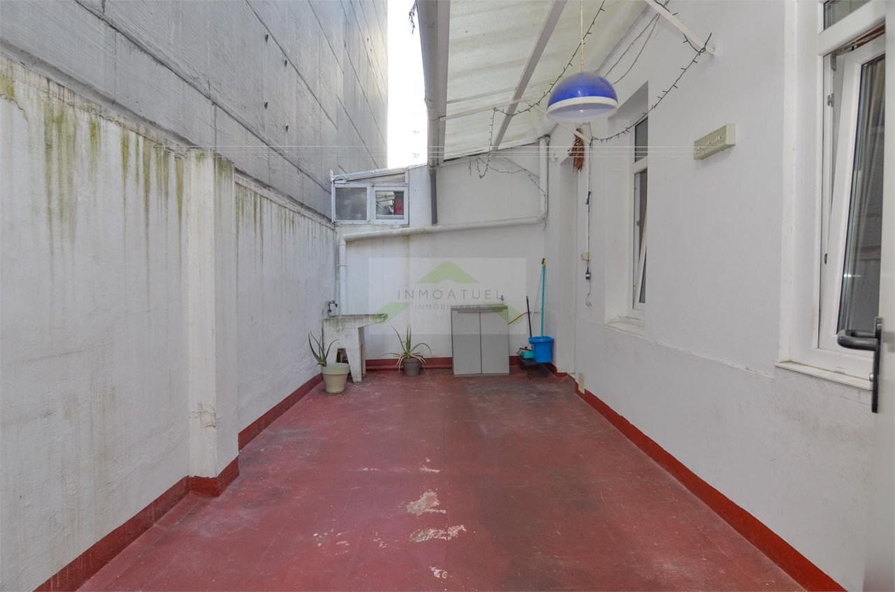 Foto 5 Piso luminoso de 85m2 con patio y sin amueblar, zona Mallos (Estación de trenes).