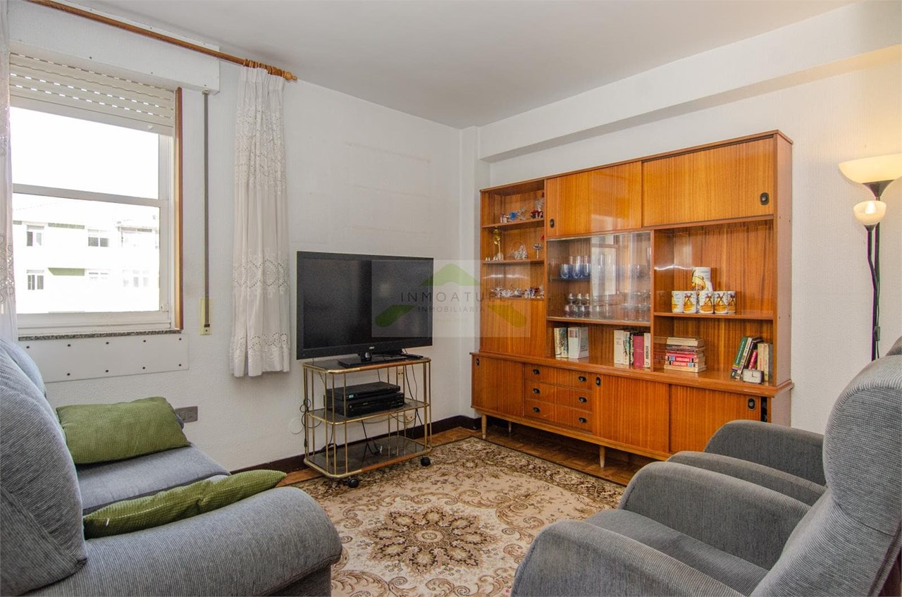 Foto 12 Piso muy luminoso de 95m2 con 5 dormitorios próximo a la intermodal y Parque de Vioño.-  