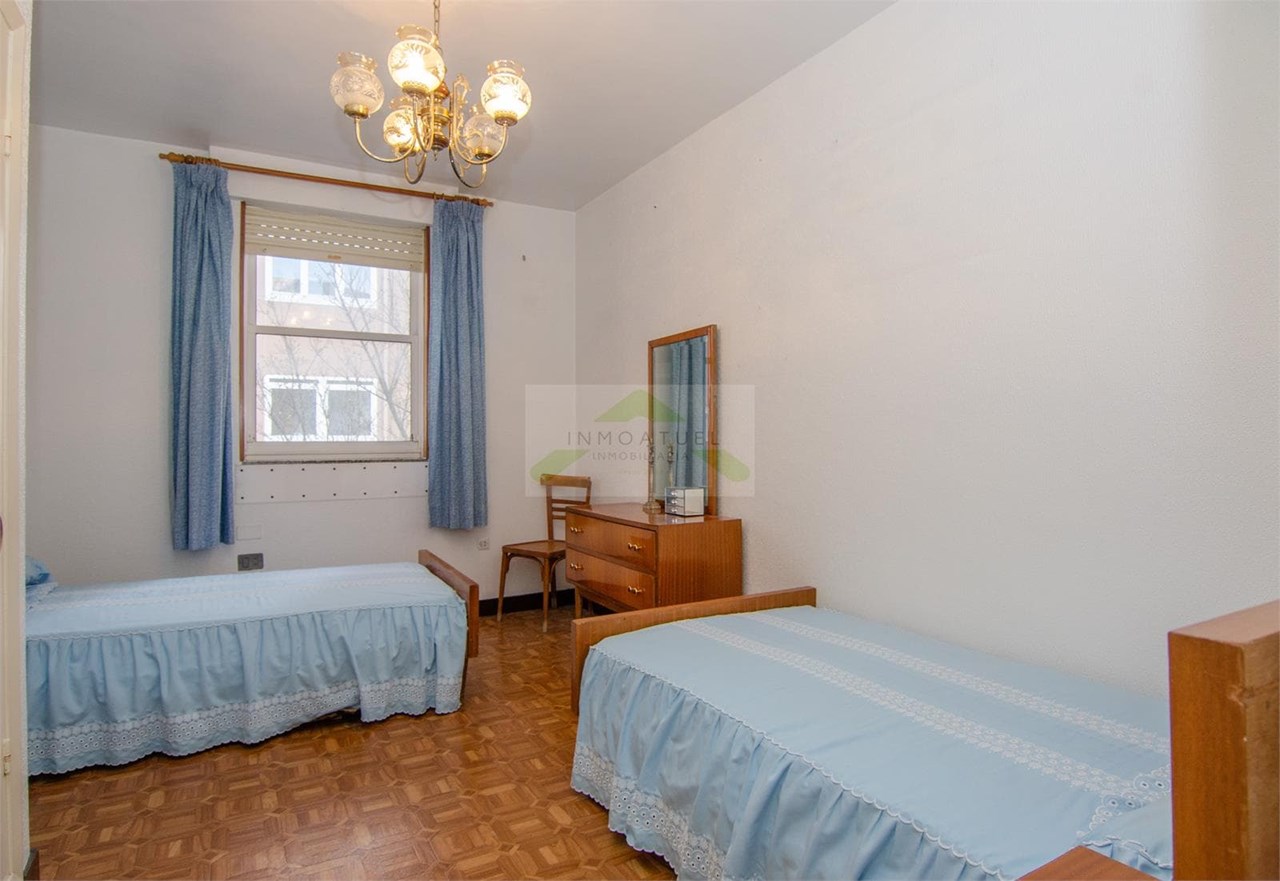 Foto 16 Piso muy luminoso de 95m2 con 5 dormitorios próximo a la intermodal y Parque de Vioño.-  